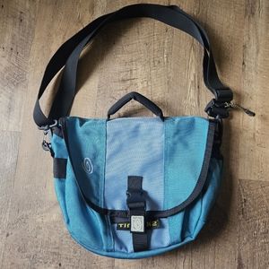 Timbuk2 blue crossbody messagenger bag